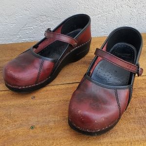 Dansko Size 38 red maroon strap clog buckle good used condition